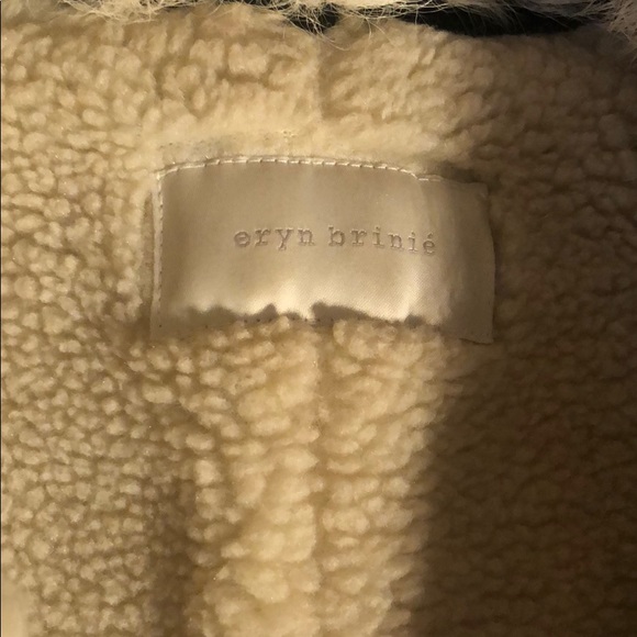 Gorgeous warm jacket with white natural fur - Picture 2 of 7